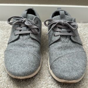 Gray Tom’s tennis shoes. Size 7.5